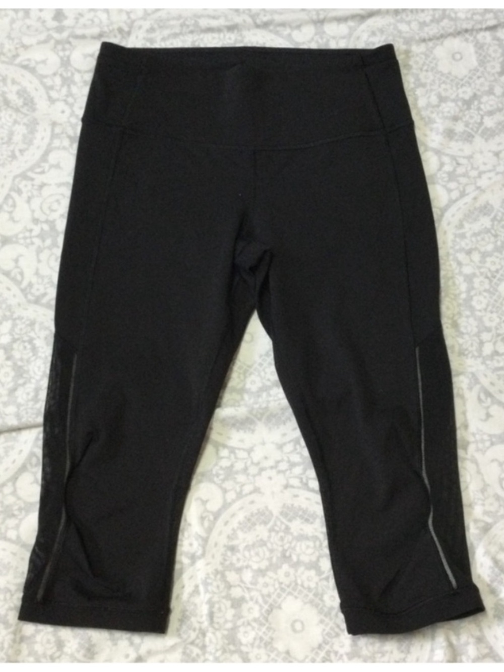 Lululemon Athletica Crop
Leggings 8 - Picture 2 of 10